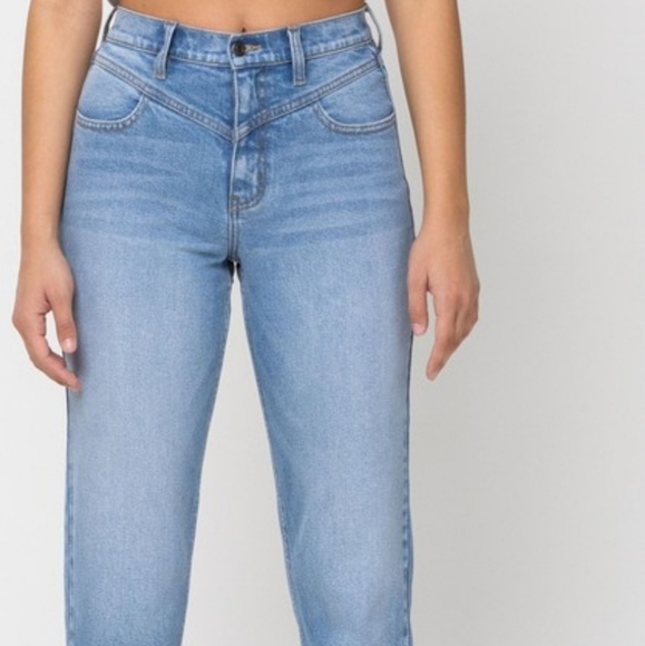 High Rise Front Yoke Detail Mom Jean